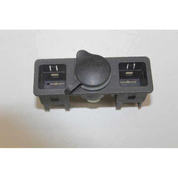 Moldura Tomada 12v Gm Corsa 03-10 93333180