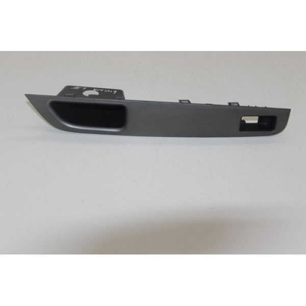 Moldura Comando Vidro T.e Nissan Livina 09-14 82961az70a