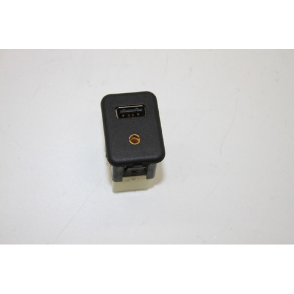 Entrada Usb Aux Gm Prisma 1.4 2016 95224941